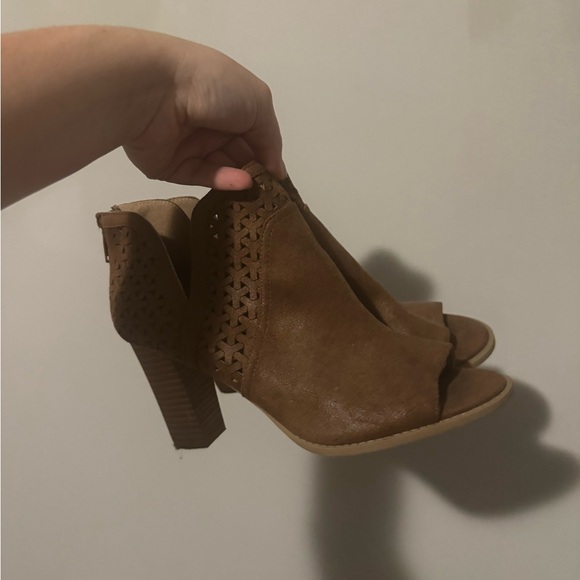Brown Booties - Report Brand - Picture 2 of 3